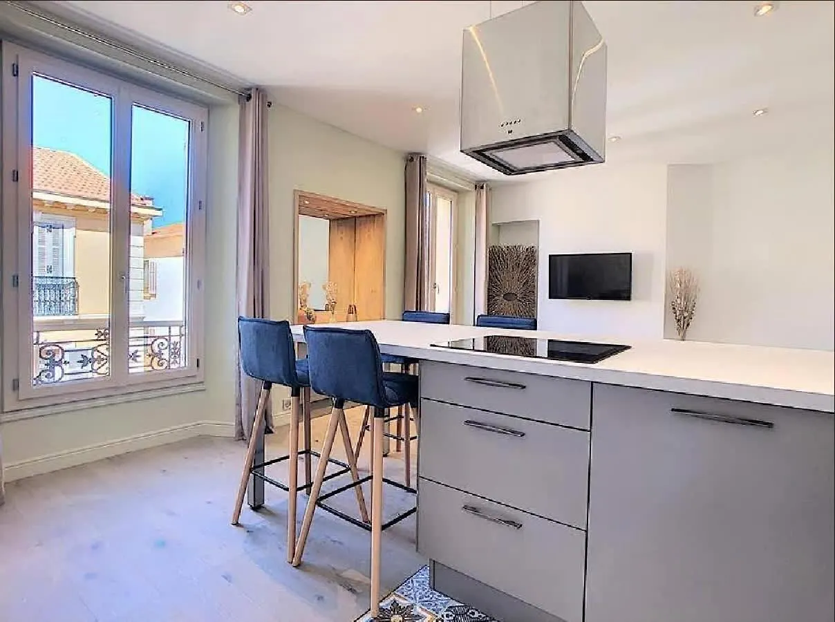 Le Spectaculaire Moderne Et Raffine, Idealement Situe A Deux Pas Du Palais Et Plages Cannes 0*,  France