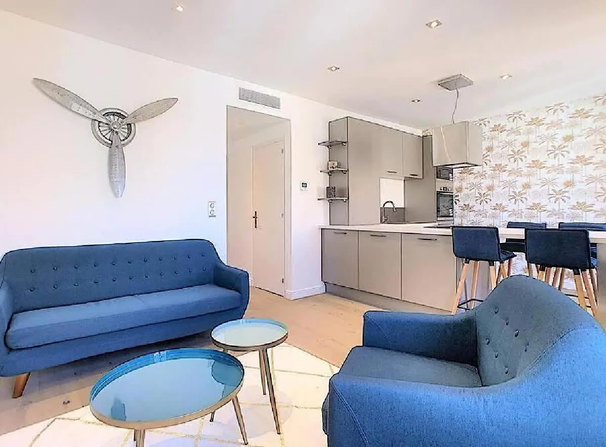 Le Spectaculaire Moderne Et Raffine, Idealement Situe A Deux Pas Du Palais Et Plages Cannes 0*,  France